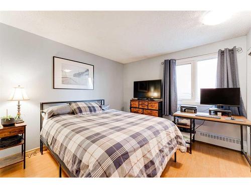 101-635 4 Avenue Ne, Calgary, AB - Indoor Photo Showing Bedroom