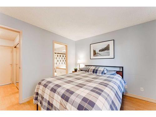 101-635 4 Avenue Ne, Calgary, AB - Indoor Photo Showing Bedroom