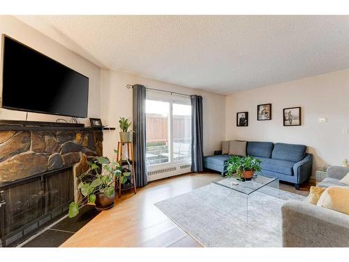 101-635 4 Avenue Ne, Calgary, AB - Indoor Photo Showing Living Room With Fireplace