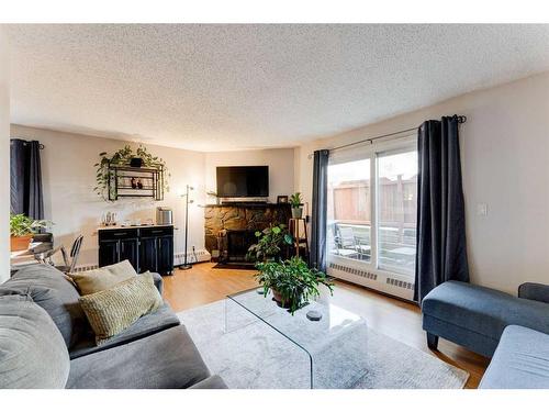 101-635 4 Avenue Ne, Calgary, AB - Indoor Photo Showing Living Room