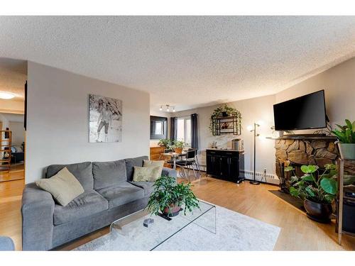 101-635 4 Avenue Ne, Calgary, AB - Indoor Photo Showing Living Room