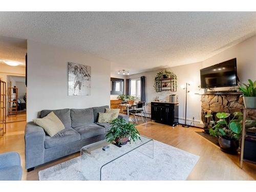 101-635 4 Avenue Ne, Calgary, AB - Indoor Photo Showing Living Room