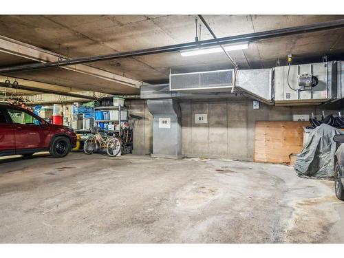 506-333 2 Avenue Ne, Calgary, AB - Indoor Photo Showing Garage