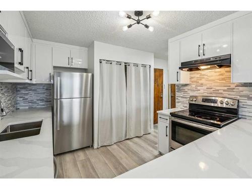 506-333 2 Avenue Ne, Calgary, AB - Indoor Photo Showing Kitchen With Stainless Steel Kitchen With Upgraded Kitchen