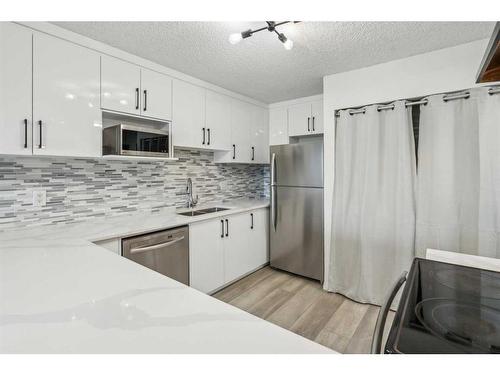 506-333 2 Avenue Ne, Calgary, AB - Indoor Photo Showing Kitchen With Stainless Steel Kitchen With Double Sink With Upgraded Kitchen