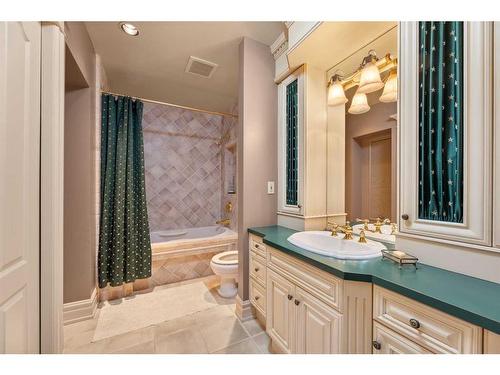 2014 20 Avenue, Didsbury, AB - Indoor Photo Showing Bathroom