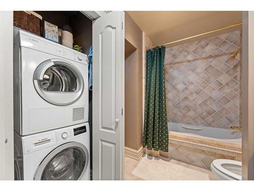 2014 20 Avenue, Didsbury, AB - Indoor Photo Showing Laundry Room
