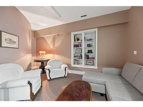 2014 20 Avenue, Didsbury, AB - Indoor Photo Showing Living Room