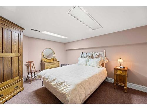 2014 20 Avenue, Didsbury, AB - Indoor Photo Showing Bedroom