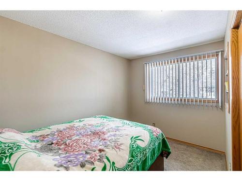388 Whiteridge Crescent Ne, Calgary, AB - Indoor Photo Showing Bedroom