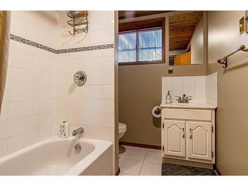 388 Whiteridge Crescent Ne, Calgary, AB - Indoor Photo Showing Bathroom