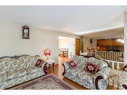 388 Whiteridge Crescent Ne, Calgary, AB - Indoor Photo Showing Living Room