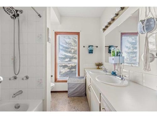 4902 51 Avenue, Olds, AB - Indoor Photo Showing Bathroom