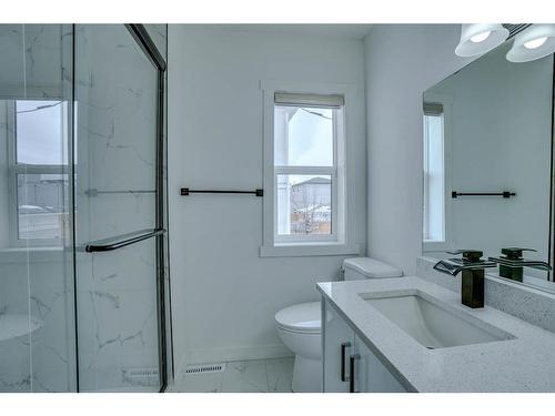 1503 Child Avenue Ne, Calgary, AB - Indoor Photo Showing Bathroom