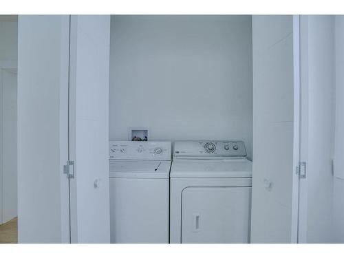 1503 Child Avenue Ne, Calgary, AB - Indoor Photo Showing Laundry Room
