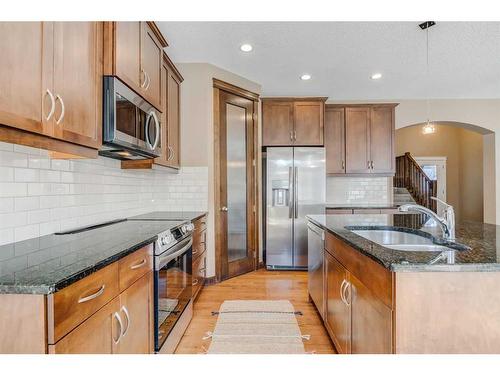 496 Everbrook Way Sw, Calgary, AB - Indoor Photo Showing Kitchen