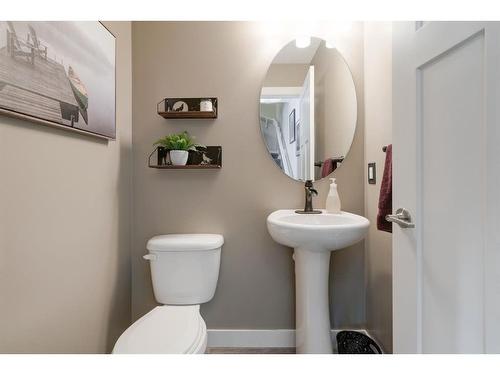 139 Cranbrook Walk Se, Calgary, AB - Indoor Photo Showing Bathroom