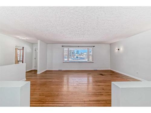 1910 Alexander Street Se, Calgary, AB - Indoor Photo Showing Other Room