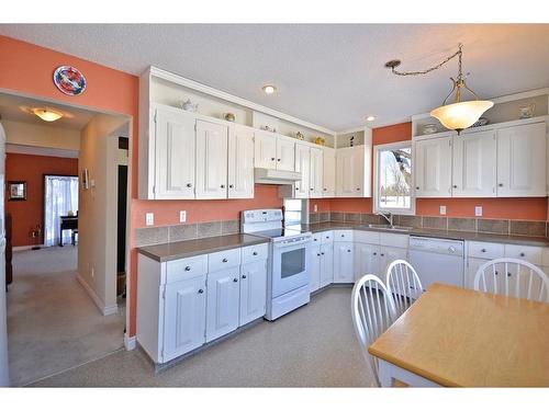 3344 Palliser Drive Sw, Calgary, AB - Indoor Photo Showing Kitchen With Double Sink