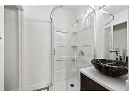 968 Taradale Drive Ne, Calgary, AB - Indoor Photo Showing Bathroom