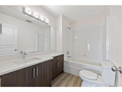 968 Taradale Drive Ne, Calgary, AB - Indoor Photo Showing Bathroom