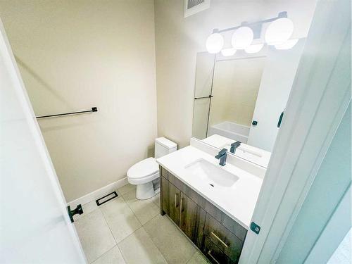 3017 27 Street Sw, Calgary, AB - Indoor Photo Showing Bathroom