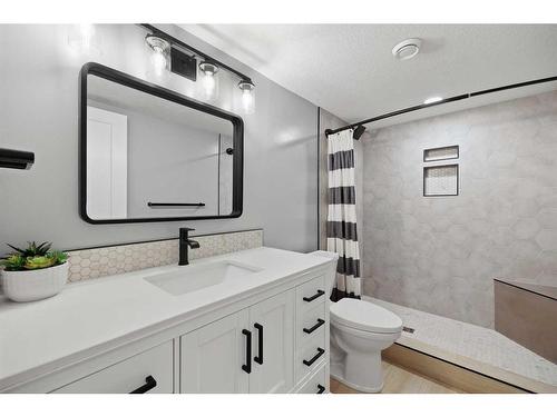 435 Rivercrest Boulevard, Cochrane, AB - Indoor Photo Showing Bathroom