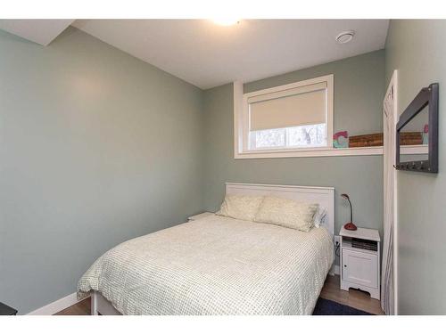 220 Canal Street, Rural Ponoka County, AB - Indoor Photo Showing Bedroom