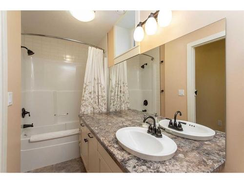 220 Canal Street, Rural Ponoka County, AB - Indoor Photo Showing Bathroom