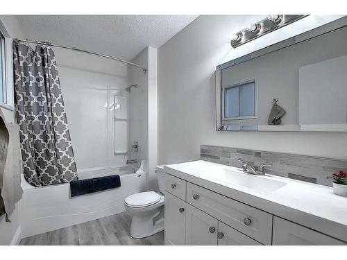 521 22 Avenue Sw, Calgary, AB - Indoor Photo Showing Bathroom