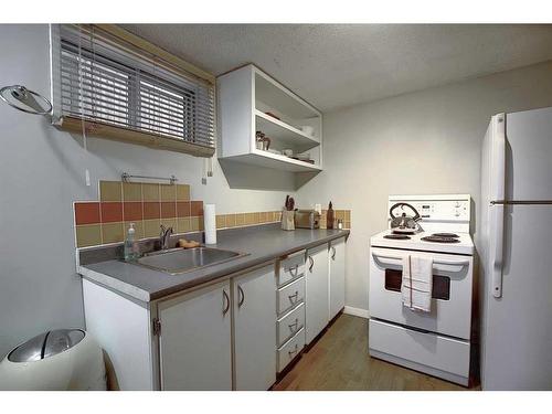 521 22 Avenue Sw, Calgary, AB - Indoor Photo Showing Kitchen