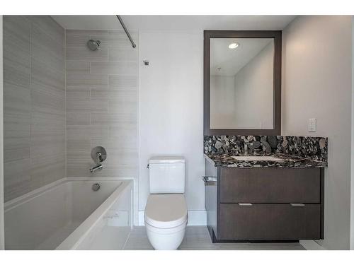 304-560 6 Avenue Se, Calgary, AB - Indoor Photo Showing Bathroom