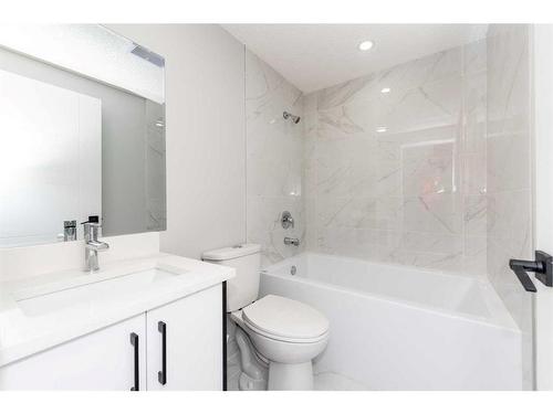 5401 54 Street Ne, Calgary, AB - Indoor Photo Showing Bathroom