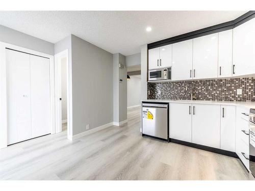 5401 54 Street Ne, Calgary, AB - Indoor Photo Showing Kitchen