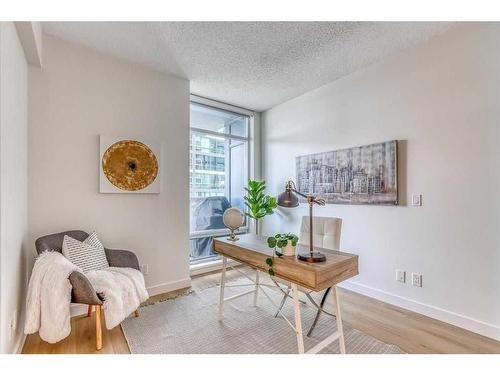 1601-215 13 Avenue, Calgary, AB - Indoor Photo Showing Living Room