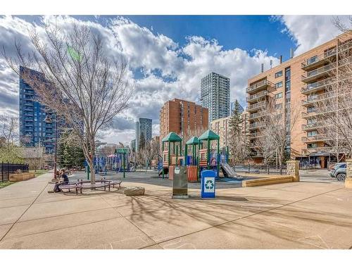 1601-215 13 Avenue, Calgary, AB - Outdoor