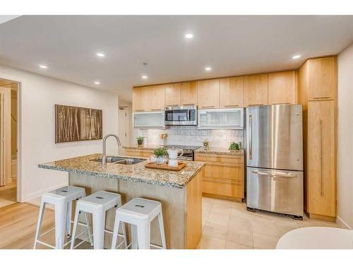 1601-215 13 Avenue, Calgary, AB - Indoor Photo Showing Kitchen With Stainless Steel Kitchen With Double Sink With Upgraded Kitchen