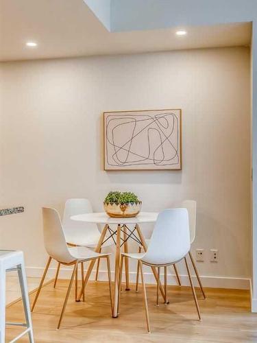 1601-215 13 Avenue, Calgary, AB - Indoor Photo Showing Dining Room