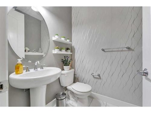 137 Cityside Road Ne, Calgary, AB - Indoor Photo Showing Bathroom