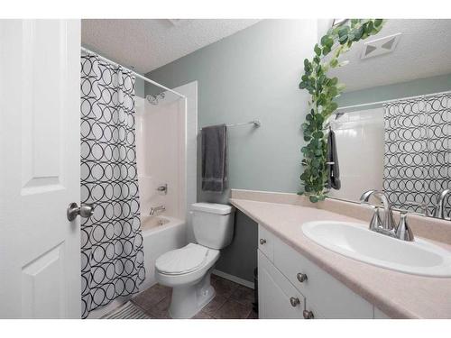 205 Kodiak Crescent, Fort Mcmurray, AB - Indoor Photo Showing Bathroom