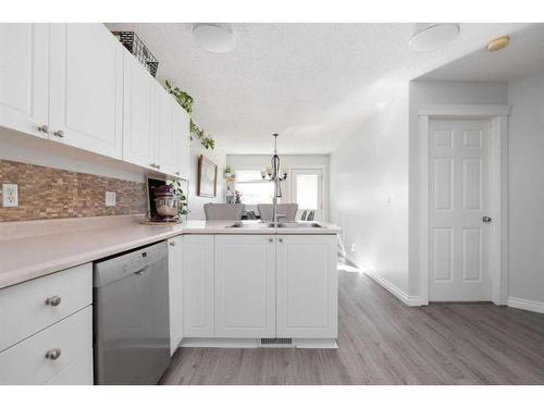 205 Kodiak Crescent, Fort Mcmurray, AB - Indoor Photo Showing Kitchen