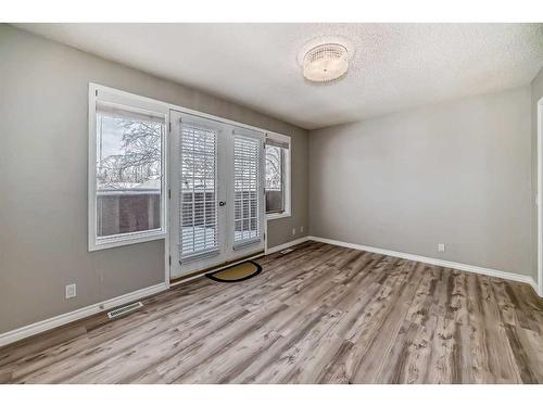 1533 19 Avenue Nw, Calgary, AB - Indoor Photo Showing Other Room