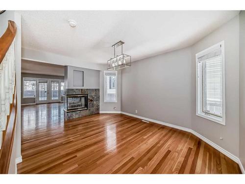 1533 19 Avenue Nw, Calgary, AB - Indoor With Fireplace
