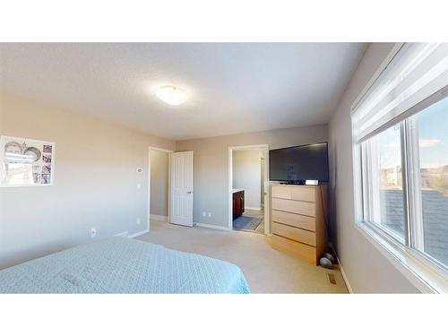 28 Mahogany Manor Se, Calgary, AB - Indoor Photo Showing Bedroom