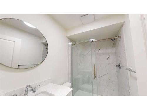 28 Mahogany Manor Se, Calgary, AB - Indoor Photo Showing Bathroom