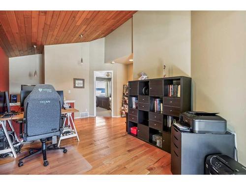 275-4037 42 Street Nw, Calgary, AB - Indoor Photo Showing Other Room