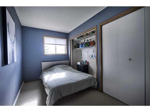 92 Somervale Park Sw, Calgary, AB - Indoor Photo Showing Bedroom