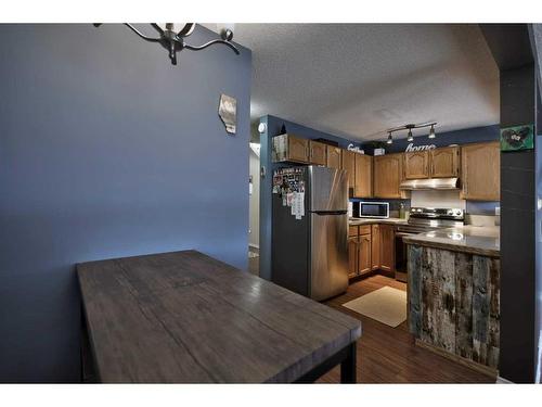 92 Somervale Park Sw, Calgary, AB - Indoor Photo Showing Kitchen
