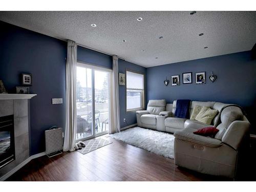 92 Somervale Park Sw, Calgary, AB - Indoor Photo Showing Living Room With Fireplace