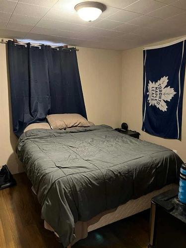 1279 Northmount Drive Nw, Calgary, AB - Indoor Photo Showing Bedroom